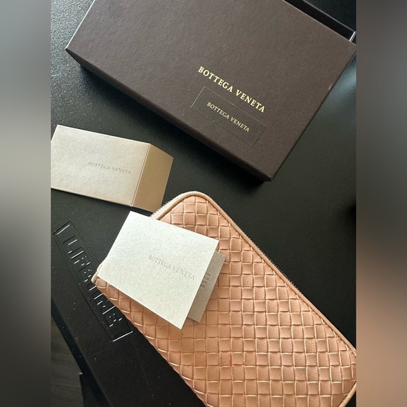 Bottega Veneta Peachy Pink Zipper Wallet with Box and Authenticity Card - Picture 3 of 15